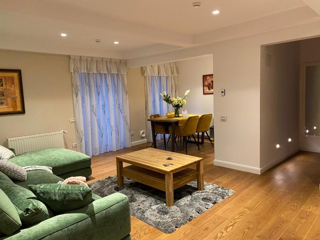 Apartaments Rîşnov Eksteriør billede