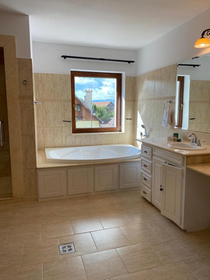 Apartaments Rîşnov Eksteriør billede