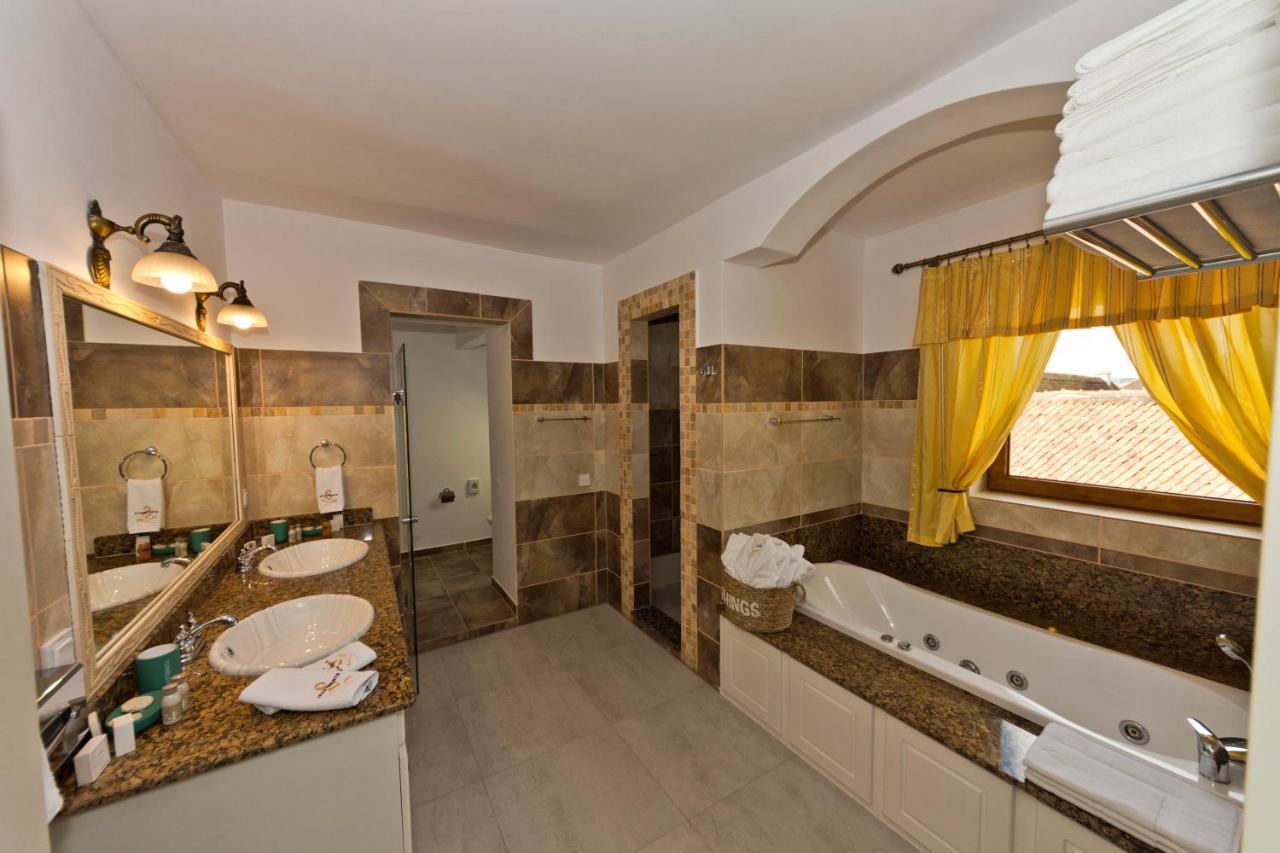 Apartaments Rîşnov Eksteriør billede