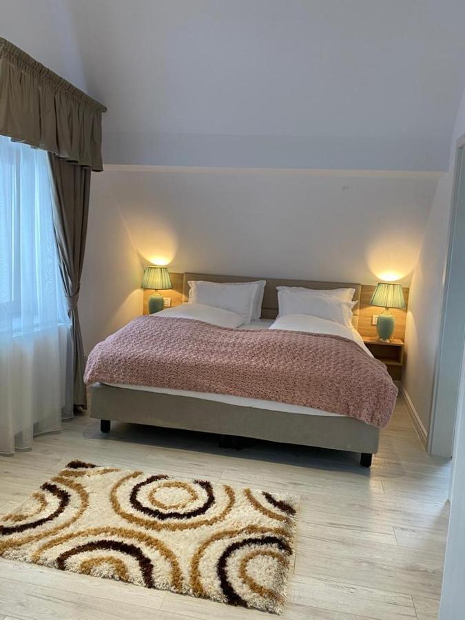 Apartaments Rîşnov Eksteriør billede