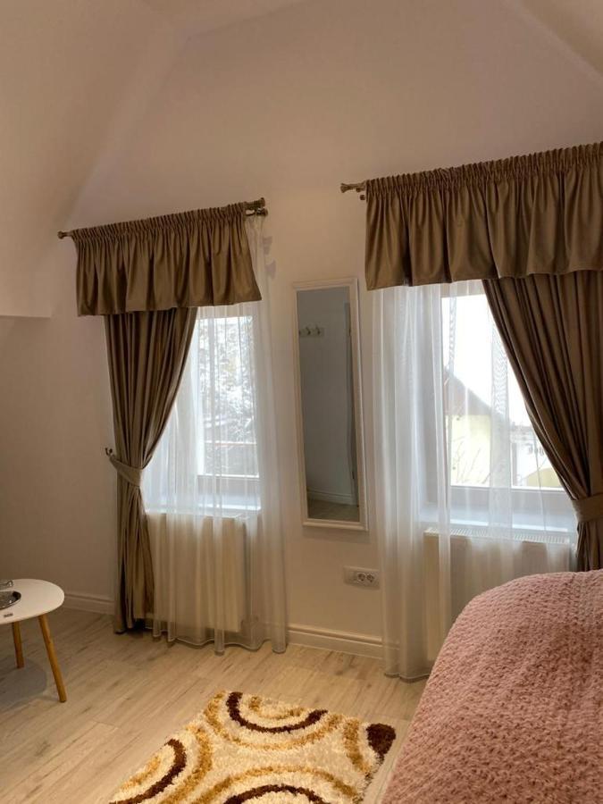 Apartaments Rîşnov Eksteriør billede