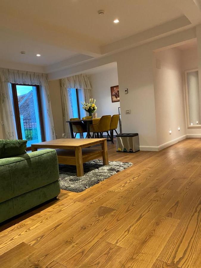 Apartaments Rîşnov Eksteriør billede